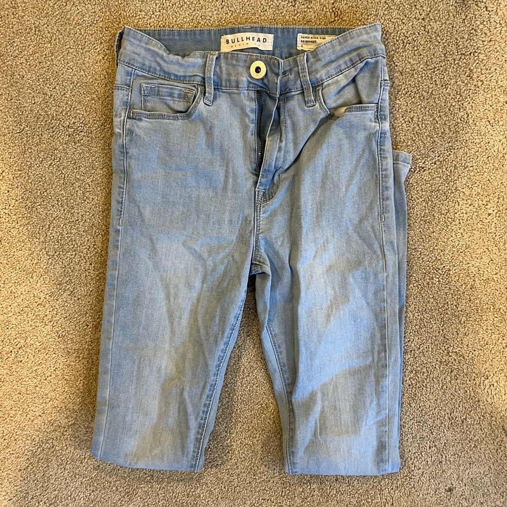 Light wash skinny jeans